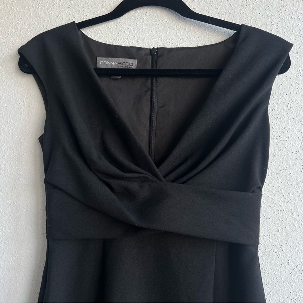 Donna Ricco New York Black V-Neck Midi Dress - Picture 2 of 3